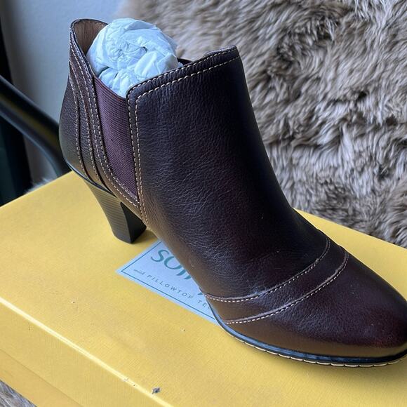 NWT - SOFTSPOTS Sookie Black Leather Ankle Boots - size 8.5 - Picture 7 of 10